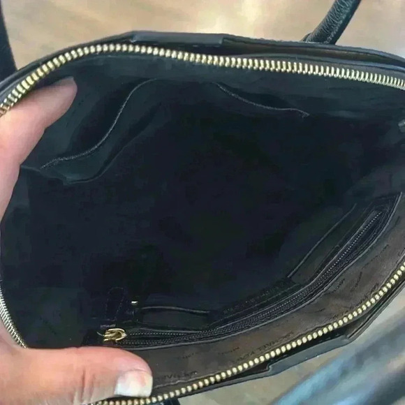 Michael Kors Black Leather Women's Bag - Picture 4 of 9